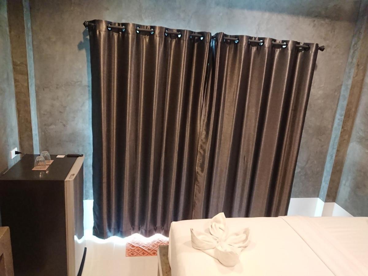 Lopburi Palm Resort Esterno foto