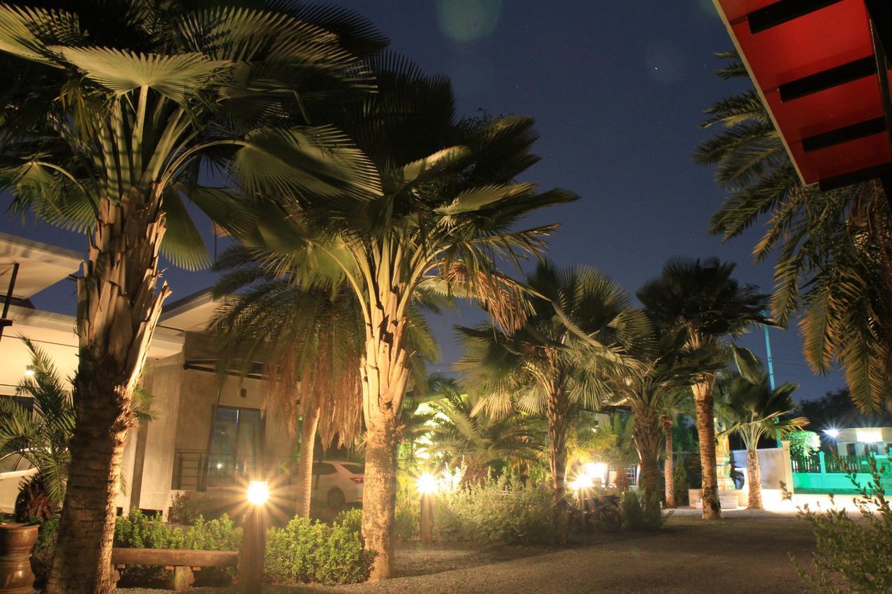 Lopburi Palm Resort Esterno foto