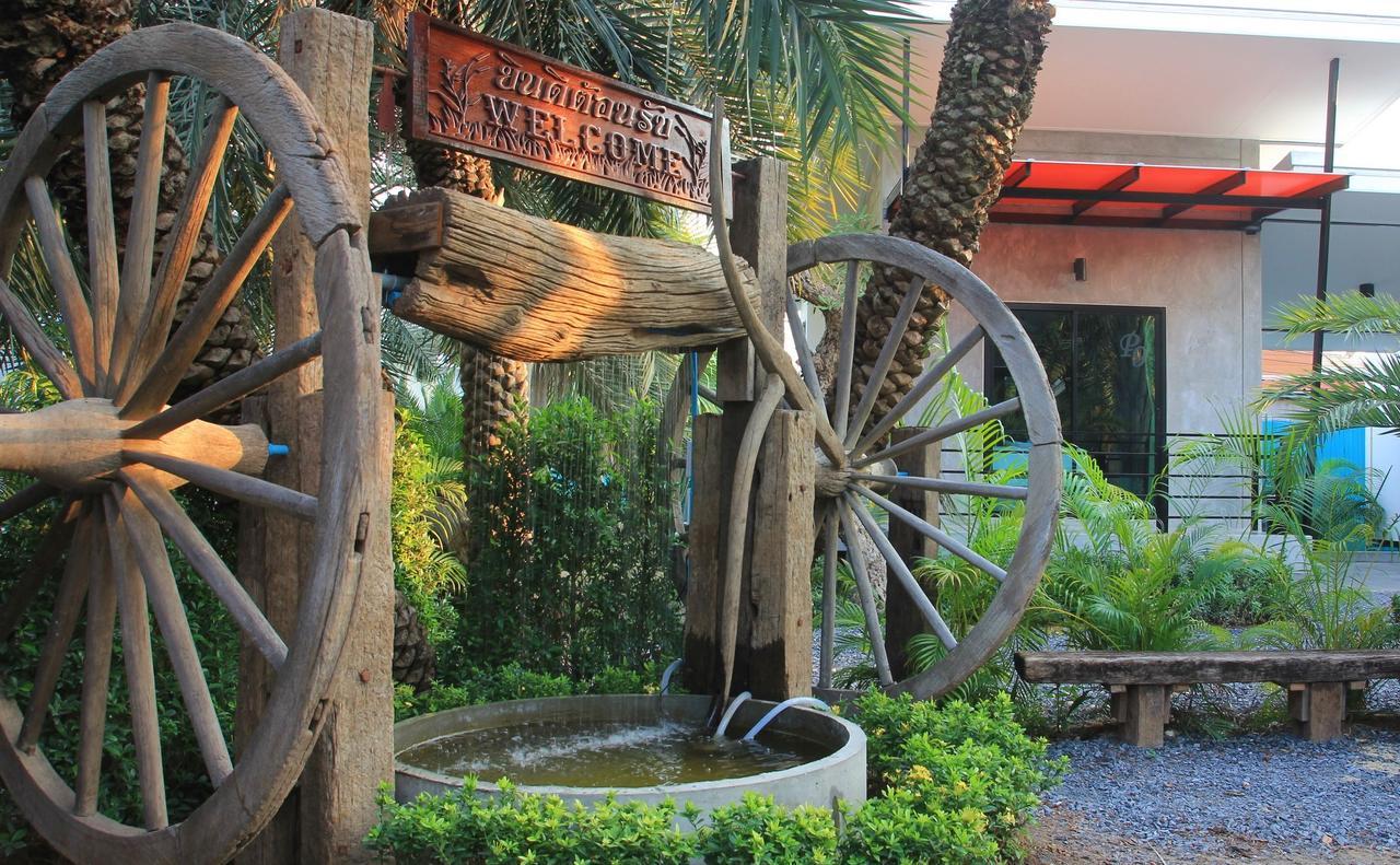 Lopburi Palm Resort Esterno foto