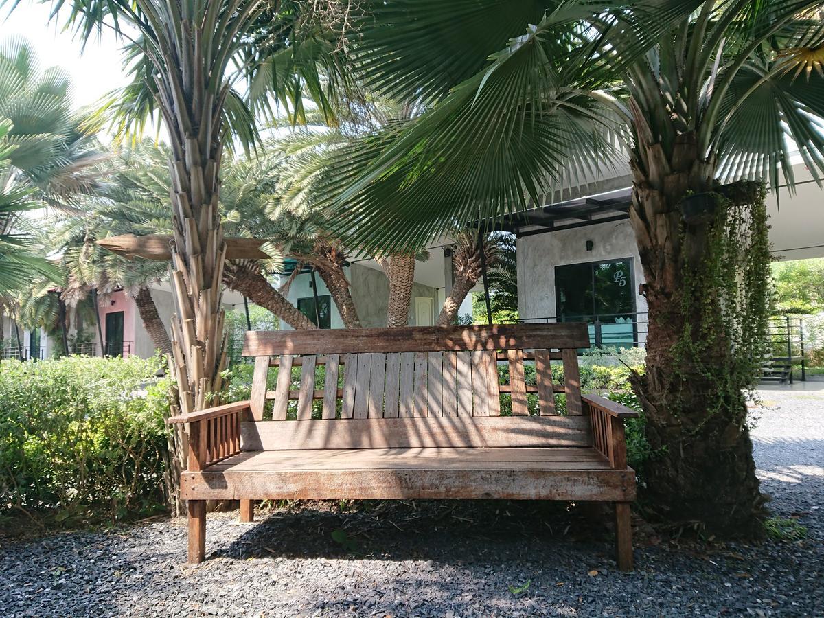Lopburi Palm Resort Esterno foto